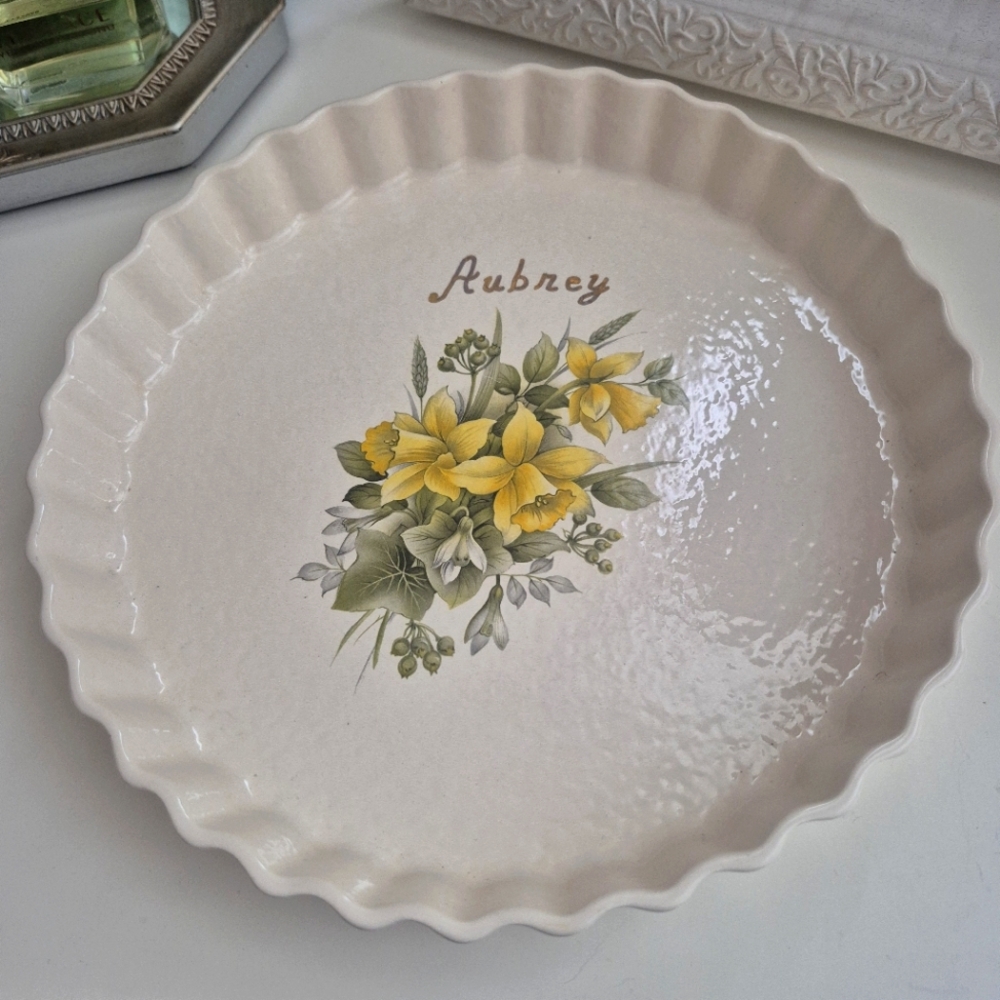 Floral ceramic pie dish from Vegreville, Canada, 10 inches in diameter